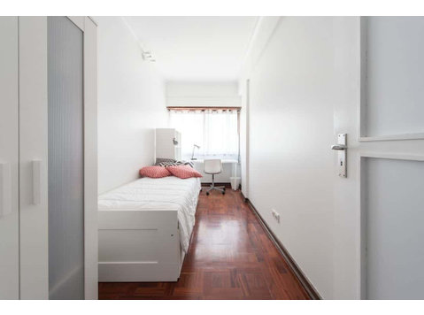 Modern single bedroom in Saldanha - Room 5 - Leiligheter