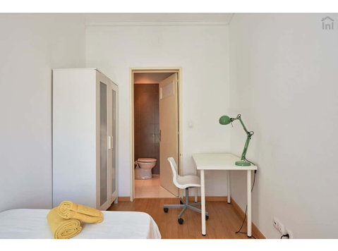 Modern single bedroom with private bathroom in Saldanha -… - Apartmány