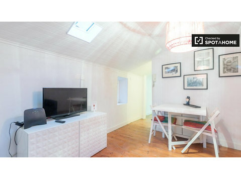 Neat 2-bedroom apartment for rent in Misericordia, Lisbon - Apartamentos