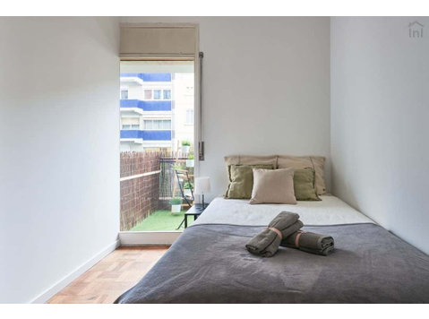 New double bedroom with balcony in Saldanha - Room 7 - Apartmány