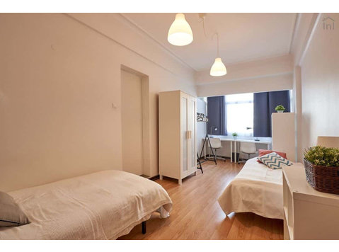 New twin bedroom with private bathroom in Saldanha - Room 9 - Pisos