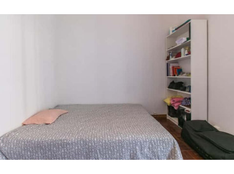 Quarto com cama de casal, com varanda, em apartamento com 6… - آپارتمان ها