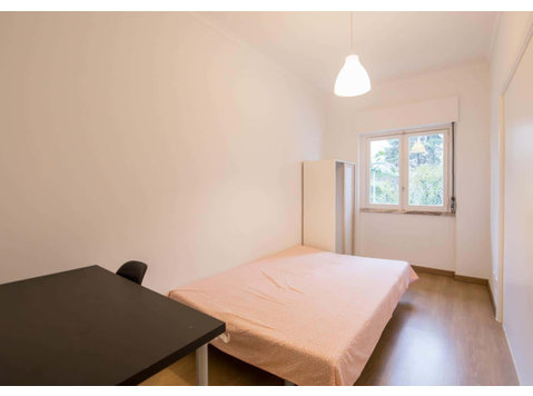 Quarto com cama de casal em apartamento com 3 quartos -… - Apartmani