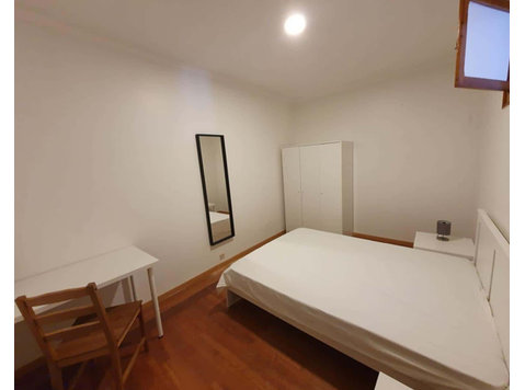 Quarto com cama de casal em apartamento com 5 quartos -… - Appartamenti