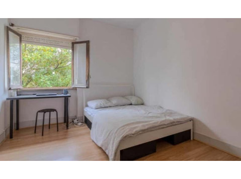 Quarto com cama de casal em apartamento com 6 quartos -… - Lakások