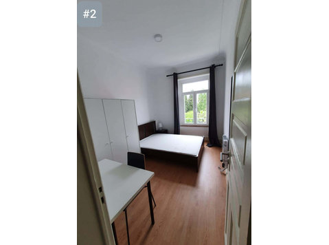 Quarto com cama de casal em apartamento com 7 quartos -… - Appartamenti