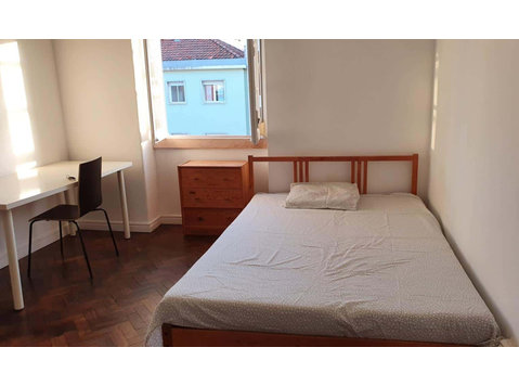 Quarto com cama de casal em apartamento com 7 quartos -… - Lejligheder