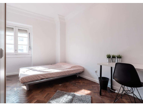 Quarto com cama de casal em apartamento com 7 quartos -… - Apartmani