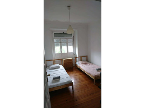 Quarto com cama de casal em apartamento com 7 quartos -… - Appartamenti