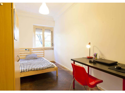 Quarto com cama de casal em apartamento com 7 quartos -… - Leiligheter