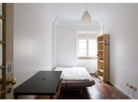 Quarto com cama de casal em apartamento com 7 quartos -… - Apartmány