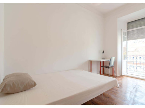 Quarto com cama de casal em apartamento com 9 quartos -… - Apartemen