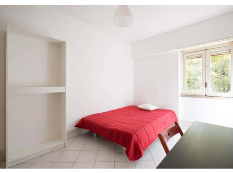 Quarto com cama de casal em residência - FLAT PP - PP203 - Apartments