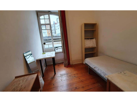 Quarto com cama de solteiro em apartamento com 5 quartos -… - Appartements