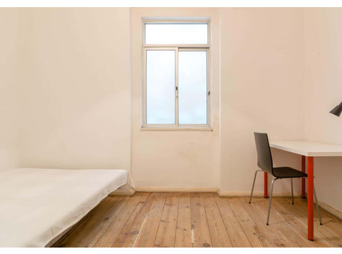 Quarto com cama de solteiro em apartamento com 9 quartos -… - Asunnot