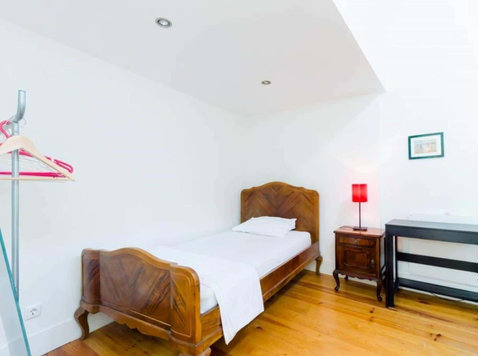 Quarto com cama de solteiro em casa com 4 quartos - Flat… - Apartments