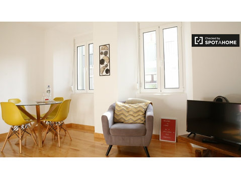 Renovierte 2-Zimmer-Wohnung zur Miete in Penha de França - Wohnungen