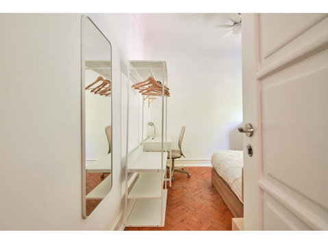 Room 1 - 45. Avenida de Roma 16 2D - Apartman Daireleri