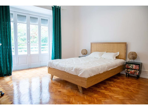 Room 4 - 30. Rodrigo Fonseca 135 1E - Apartments