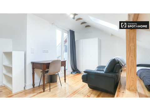 Room for rent in Penha de França, Lisbon - Apartments