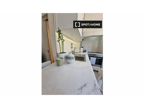 Chambres à louer dans un appartement de 3 chambres à louer… - Appartements