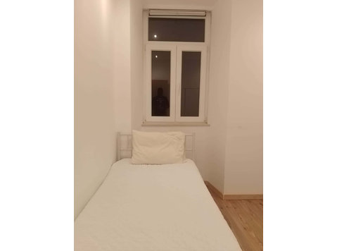 Single room in a 2 bedroom apartment at the heart of Lisbon - Apartamentos