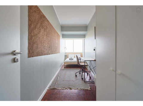 Spacious double bedroom in Areeiro - Room 2 - Apartamente