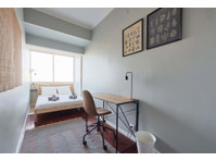 Spacious double bedroom in Areeiro - Room 2 - Mieszkanie