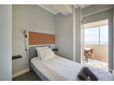 Spacious single bedroom in Areeiro - Room 7 - アパート