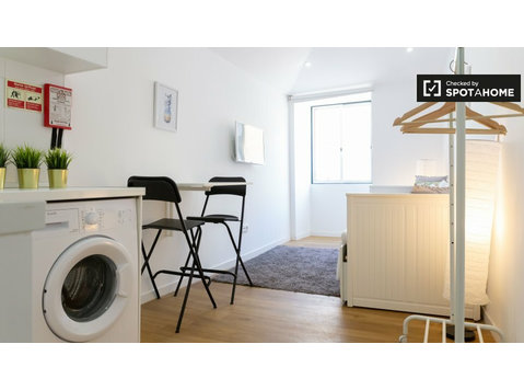 Studio apartment for rent in Estrela, Lisbon - Апартмани/Станови