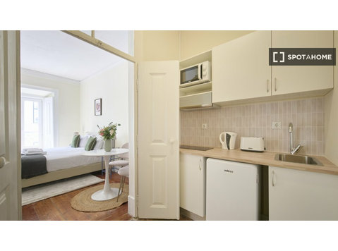Estudio en alquiler en Lisboa, gastos incluidos. - Pisos