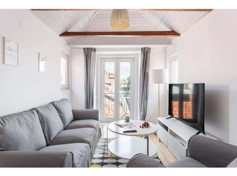 Stylish 2-bed Apt w/balcony in Lapa, 5mins to National… - Mieszkanie