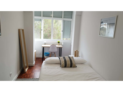Suite for rent in a 5-bedroom apartment in Benfica - Apartman Daireleri