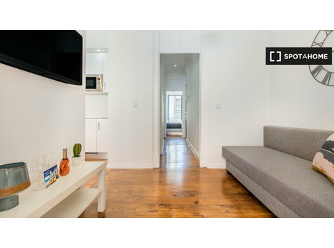Soleggiato appartamento con 2 camere da letto in affitto a… - Appartamenti