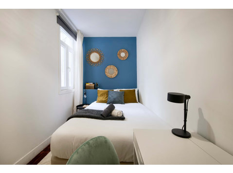 Welcoming bedroom in Arroios - Room 4 - 	
Lägenheter