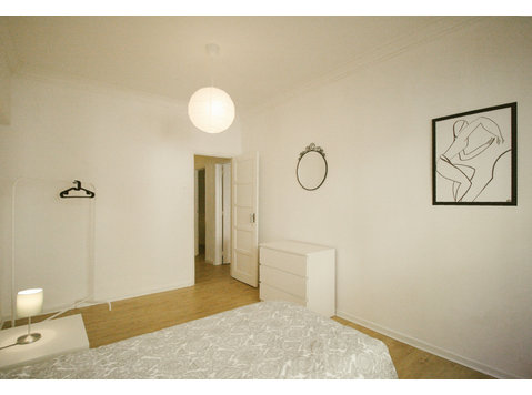 Luminous Single Bedroom in Queluz (Sintra) - Flatshare