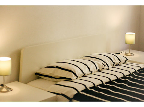 Nice Double Bedroom in Queluz (Sintra) - Общо жилище