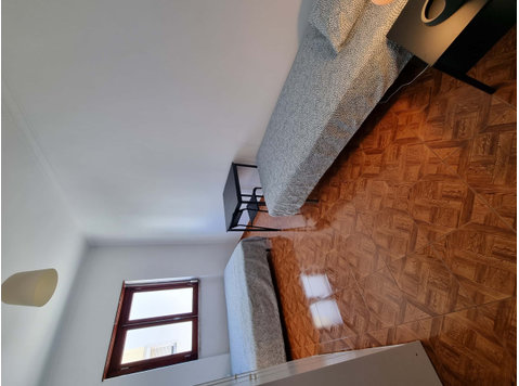 Cozy room with double bed + single bed near Agualva station… - Διαμερίσματα