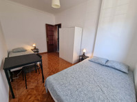 Cozy room with double bed + single bed near Agualva station… - Станови