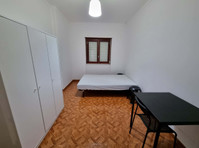 Cozy room with double bed + single bed near Agualva station… - Станови