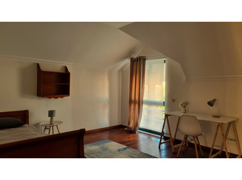 Spacious single bedroom next to Montijo BusStation - Flatshare