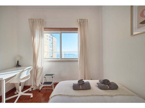 Cozy bedroom in a 5-bedroom apartment in Cacilhas - Room 4 - 公寓