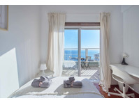 Luminous bedroom with private balcony in a 5-bedroom… - Апартаменти