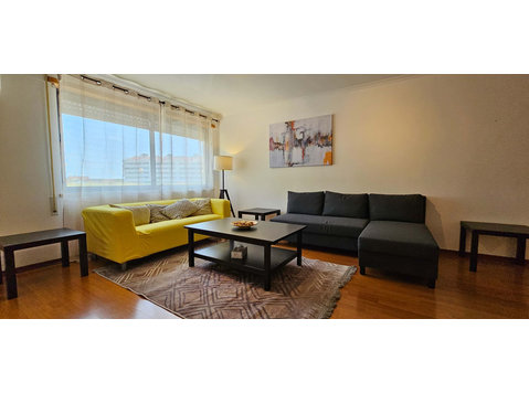Modern 3 Bed Lisbon Flat by Beaches, Ferry & Shops - Apartments