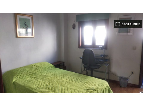 Chambre à louer dans un appartement de 2 chambres à Porto - À louer