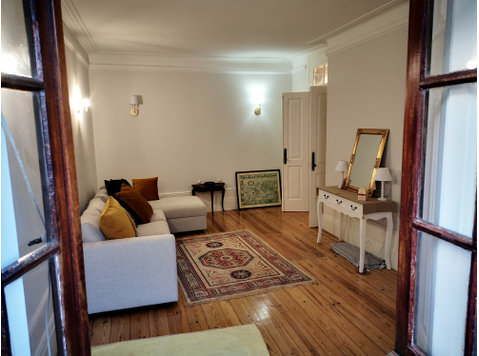Flatio - all utilities included - Bedroom in Porto Vintage… - Общо жилище