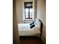 Flatio - all utilities included - Bedroom in Porto Vintage… - Woning delen