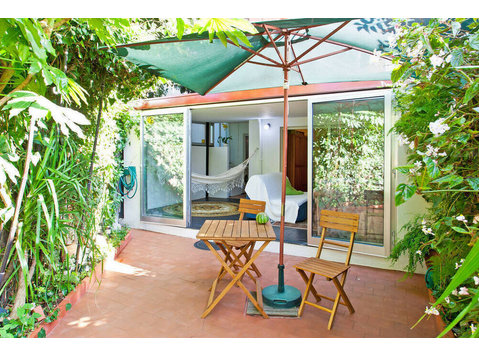 Quiet flat with private garden! Porto center! - Na prenájom