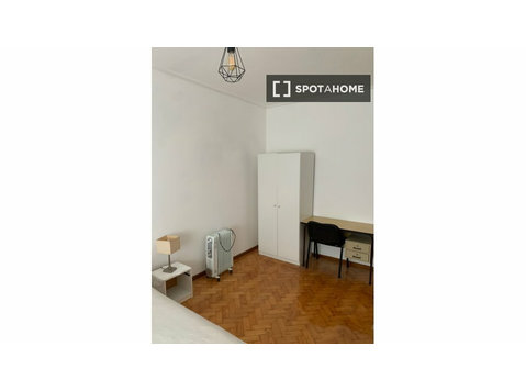 Pokój do wynajęcia w mieszkaniu z 11 sypialniami w Porto - Do wynajęcia