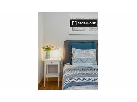 Room for rent in 12-bedroom apartment in Porto - برای اجاره